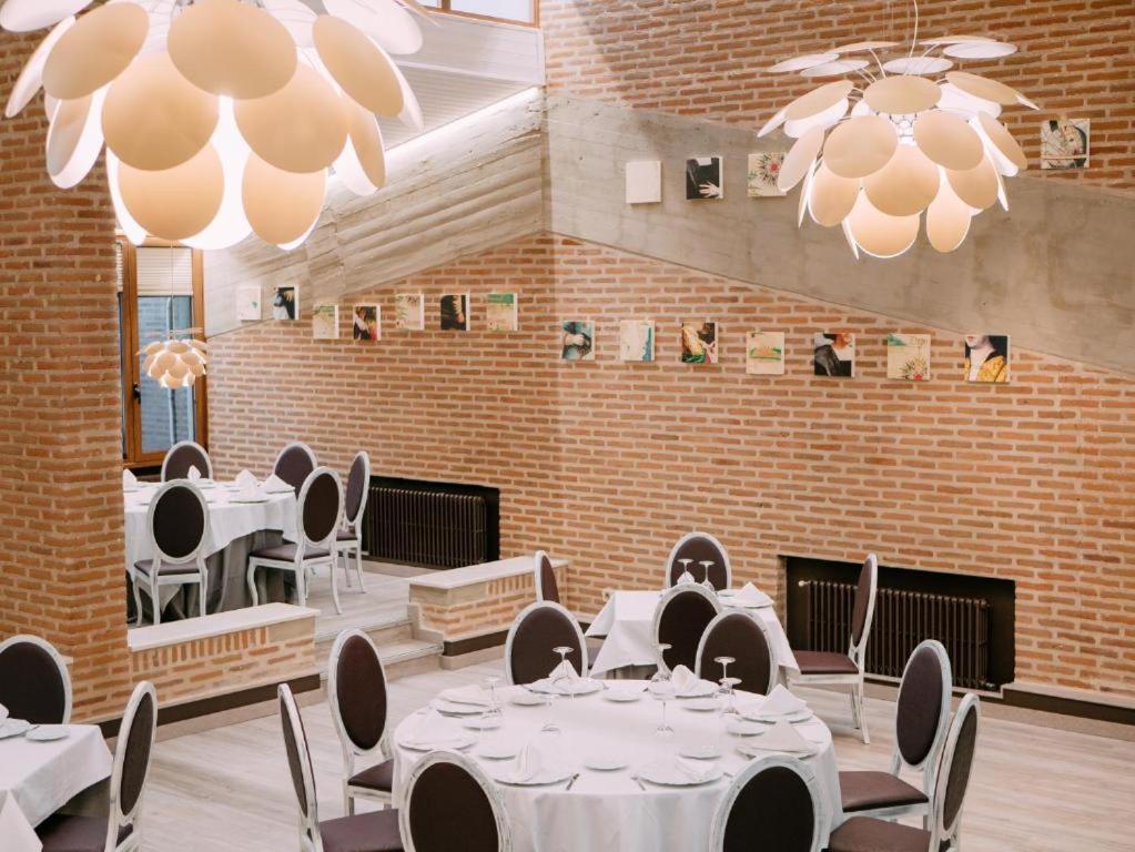 Hotel Restaurante El Montico Тордесиляс Екстериор снимка