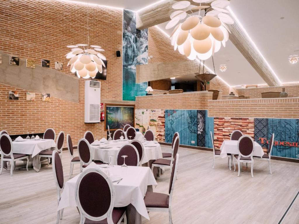 Hotel Restaurante El Montico Тордесиляс Екстериор снимка