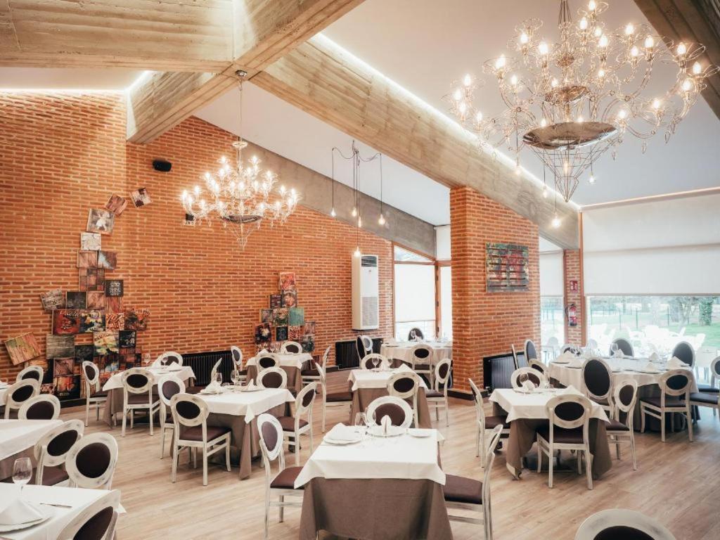Hotel Restaurante El Montico Тордесиляс Екстериор снимка