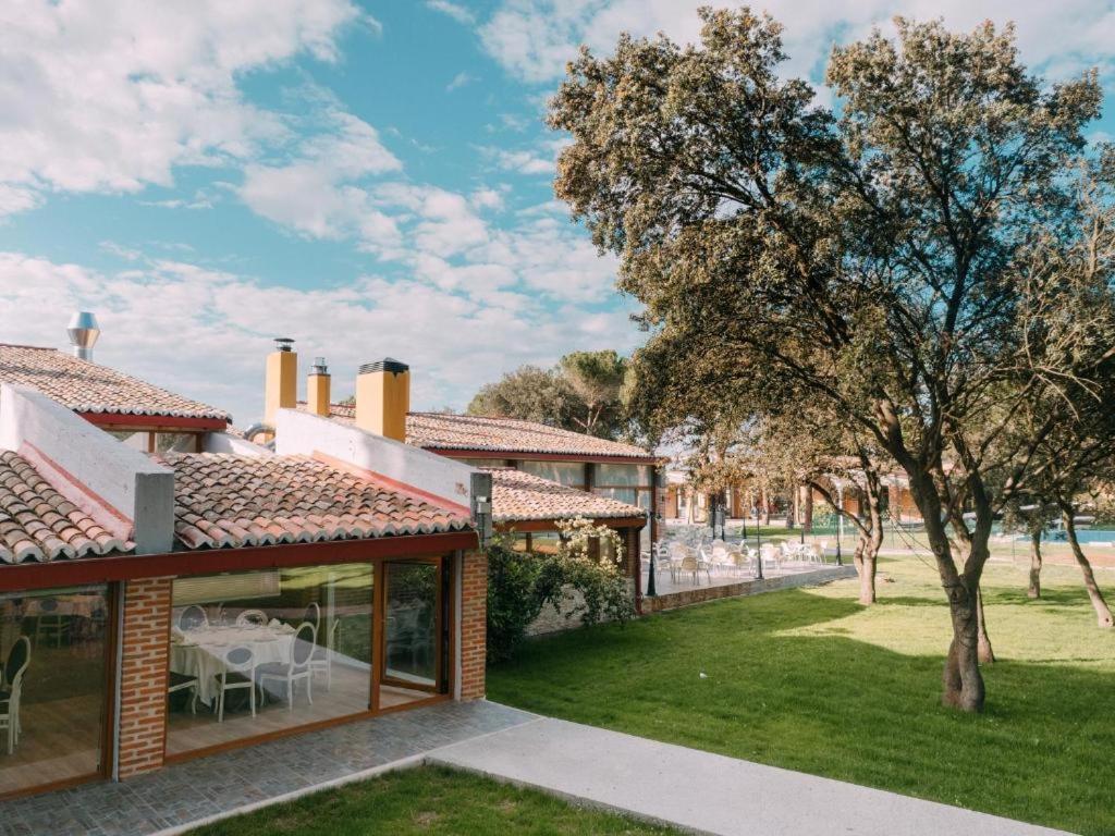Hotel Restaurante El Montico Тордесиляс Екстериор снимка